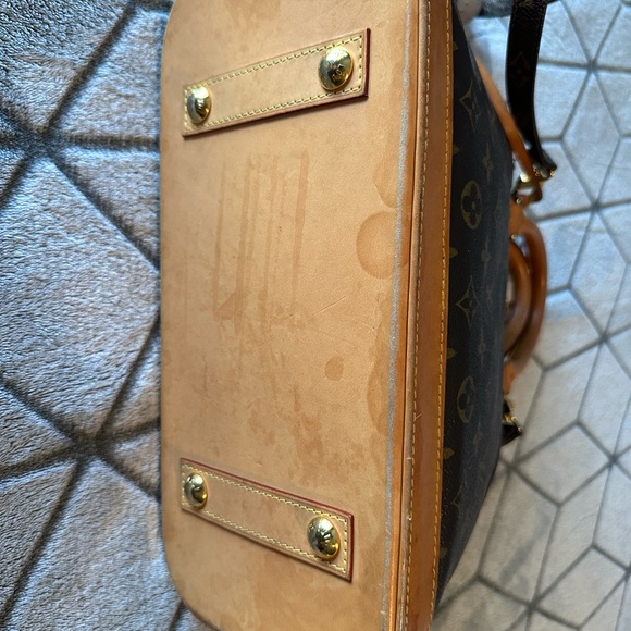 Authentic Louis Vuitton Monogram Alma satchel - Picture 6 of 13